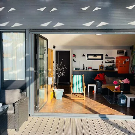 Apartment Superior House On Water