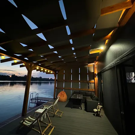 Apartment Superior House On Water *