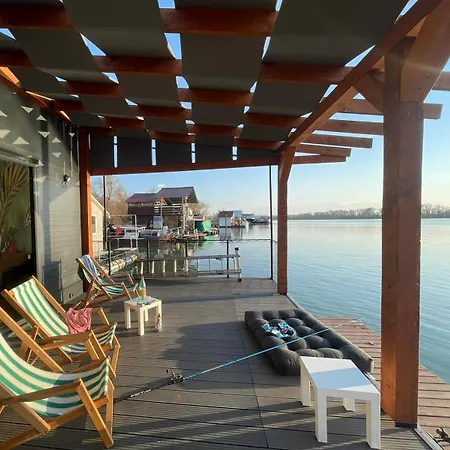 Superior House On Water Apartment *